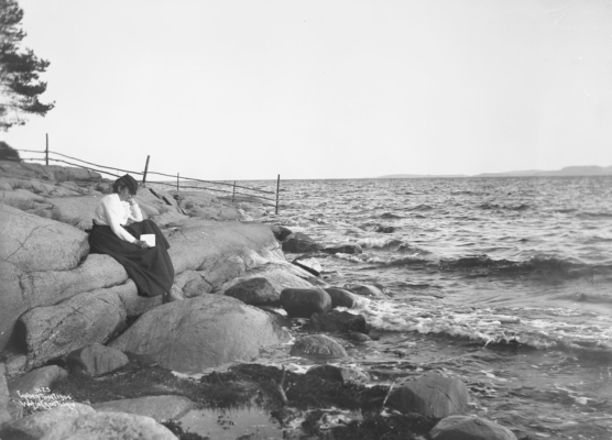 Wilse: Alene i Tanker Helen på Stranden 6/8 1904 #Ekstern kommentar: "Fra Rødtangen, østsiden av Breivika."