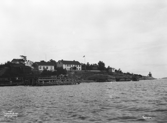 Wilse: Toldboden og Dampskibsbryggen 18/7 1904