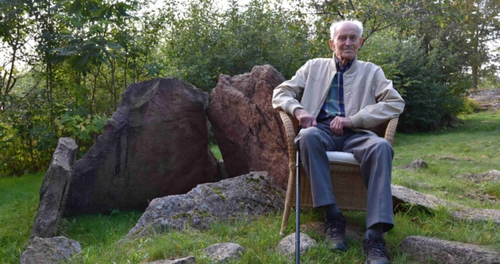 Rødtangens eldste beboer (100 år) fant Norges eldste byggverk (5500 år) Rødtangens eldste beboer