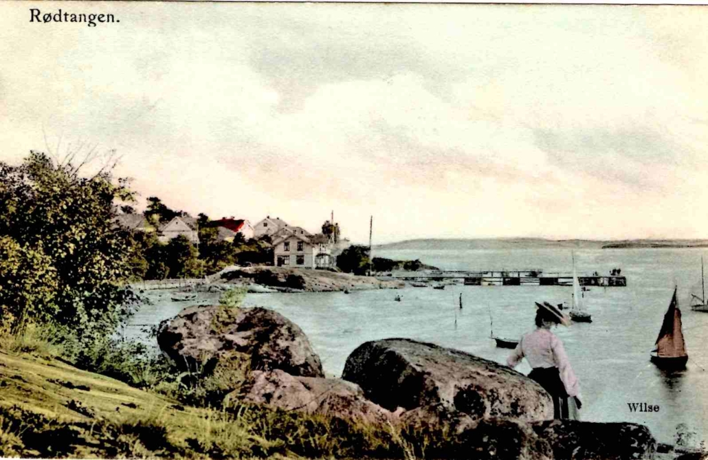 Rødtangen-bukten mot hotellet og dampskipsbryggen, håndkolorert foto etter Wilse, poststemplet 1907.