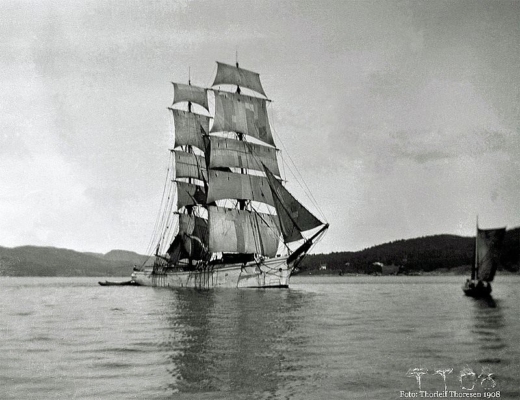 Seilskute ved Rødtangen i 1908. Foto: Thorleif Thoresen.