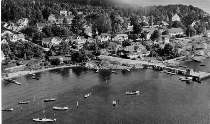 Rødtangen-bukten og dampskipsbryggen cirka 1950. Utlånt av Ivar Jørstad.